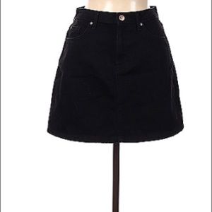 H&M buckle up denim skirt with POCKETS !